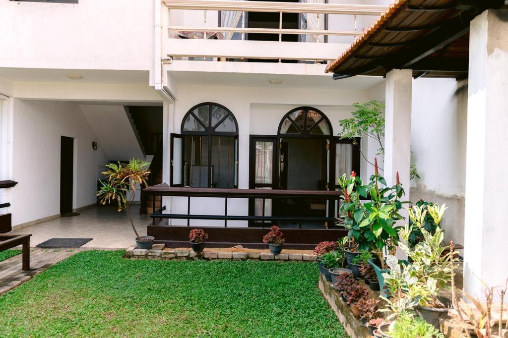 Romantic Garden Hotel Negombo Esterno foto