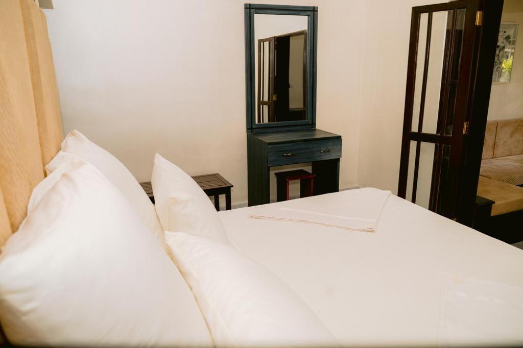 Romantic Garden Hotel Negombo Esterno foto