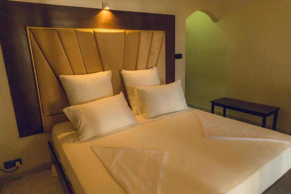 Romantic Garden Hotel Negombo Esterno foto