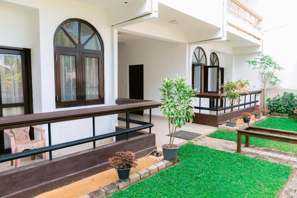 Romantic Garden Hotel Negombo Esterno foto