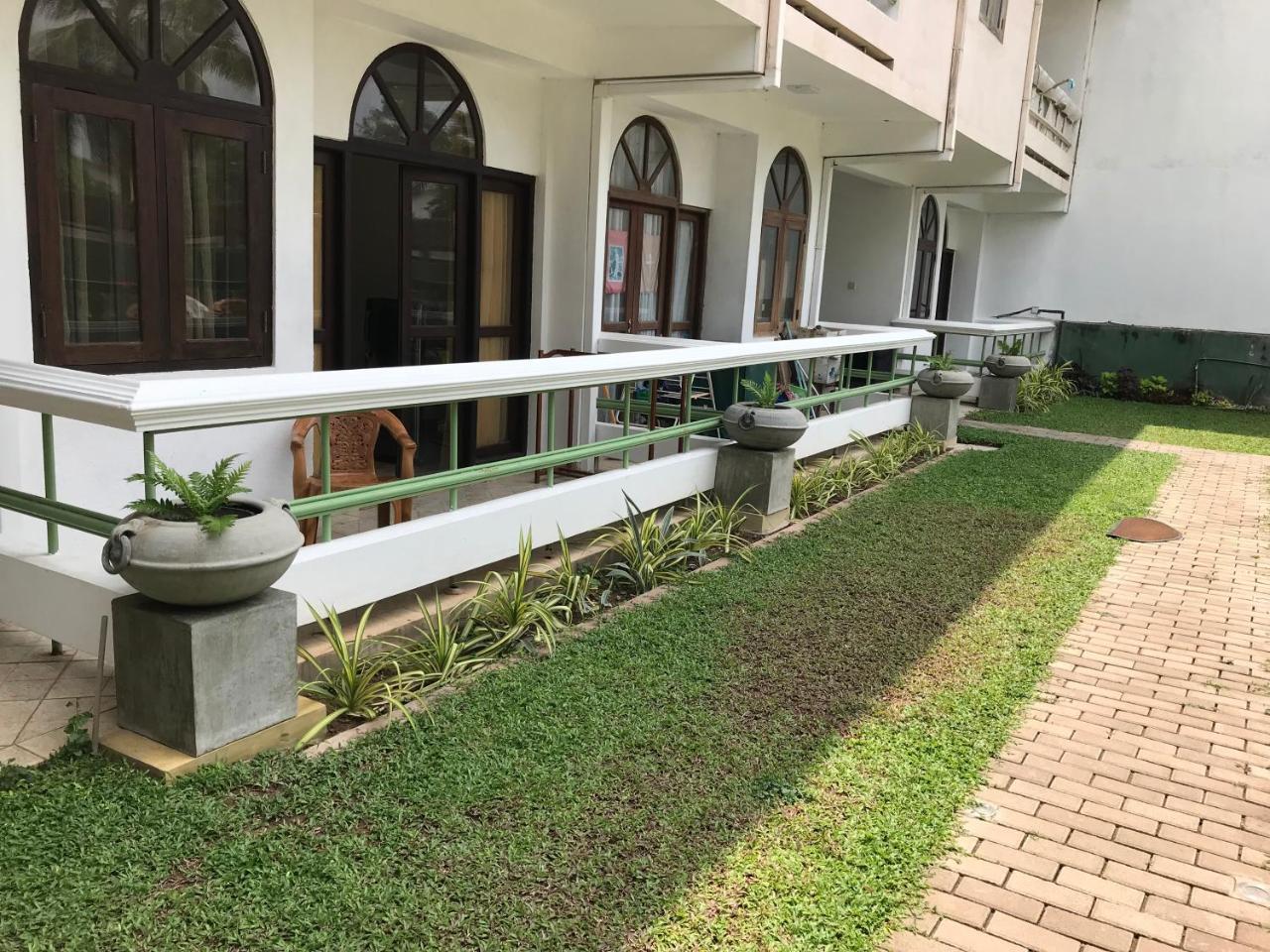 Romantic Garden Hotel Negombo Esterno foto