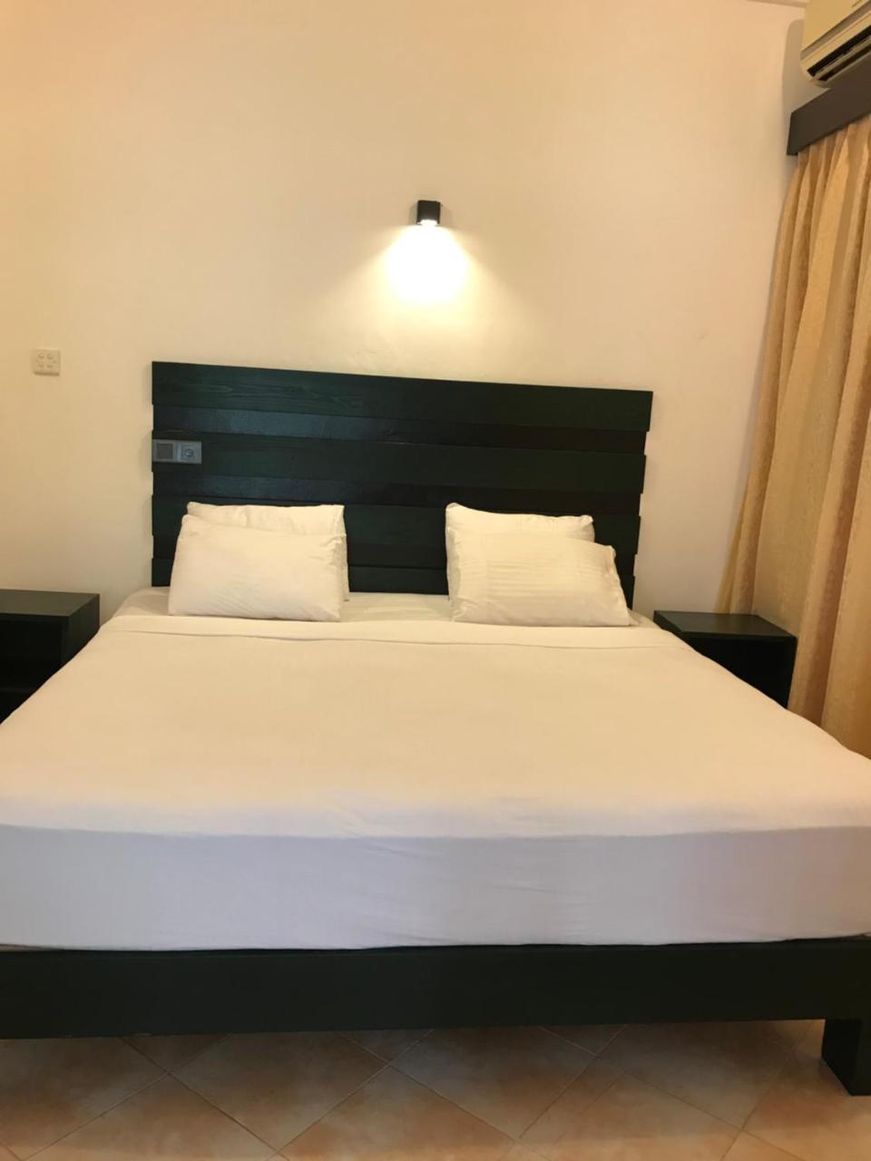 Romantic Garden Hotel Negombo Esterno foto