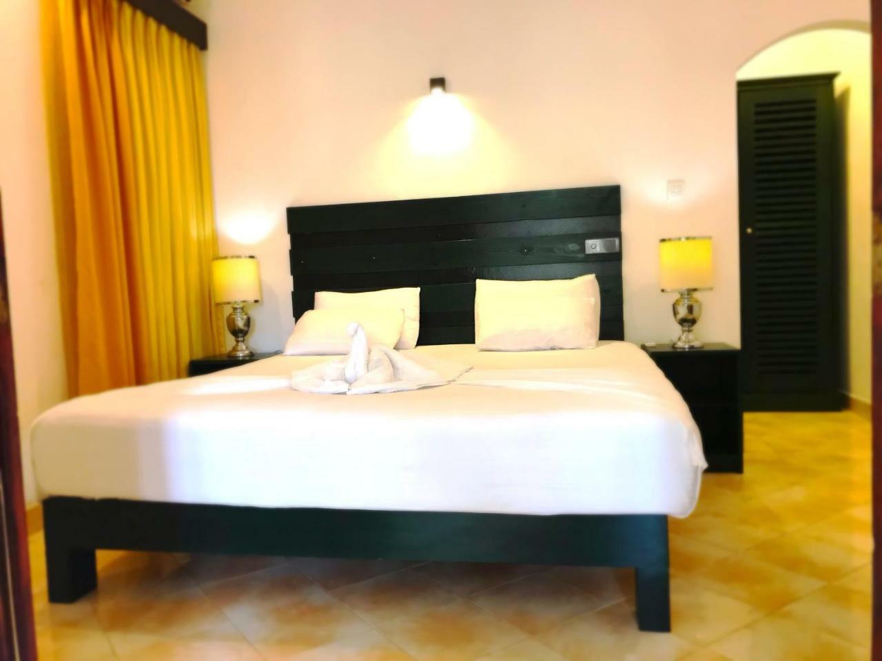 Romantic Garden Hotel Negombo Esterno foto